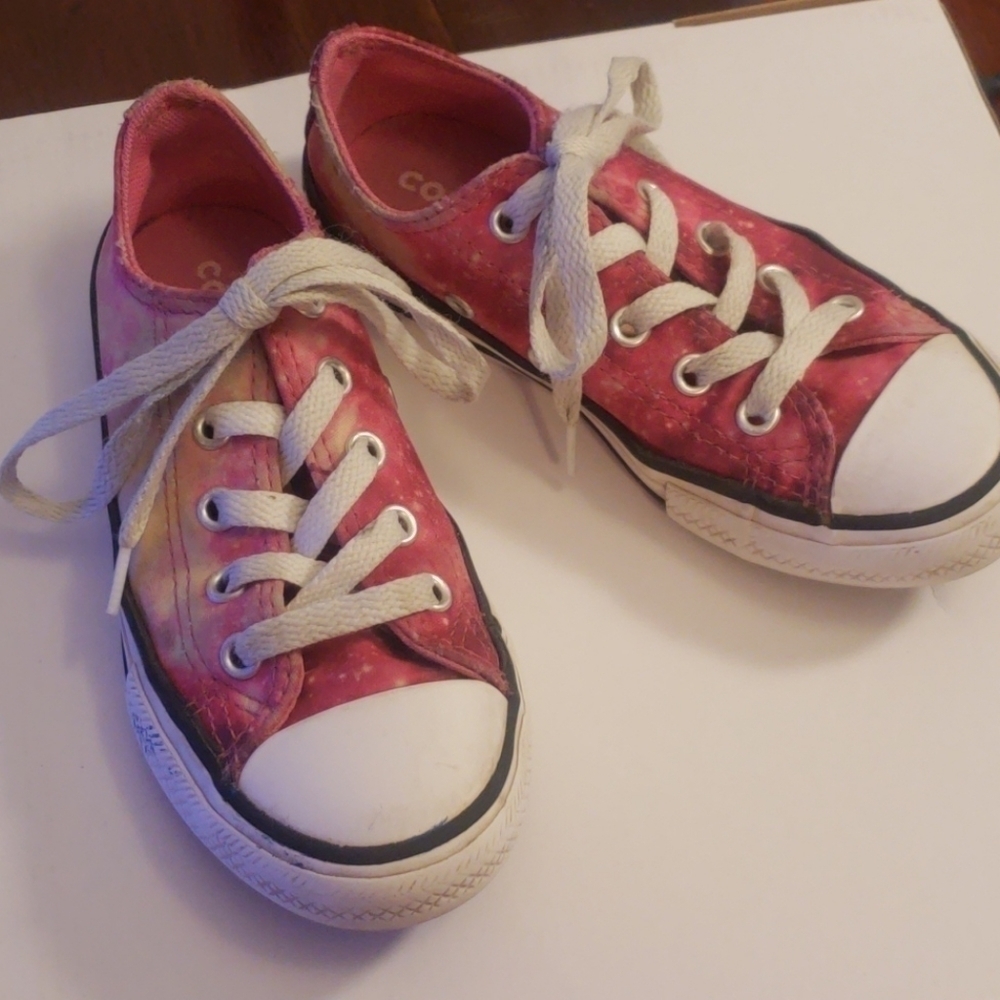 Kids Converse All-Star lace up pink sz 11